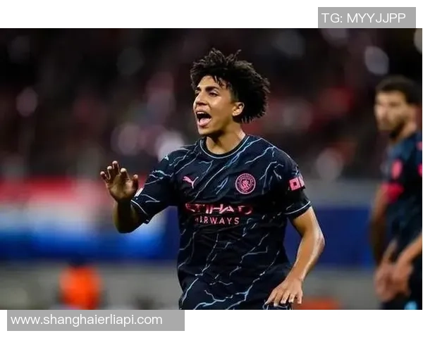 瓜帅称赞里科-刘易斯进攻防守兼备 称其在球队中极具价值